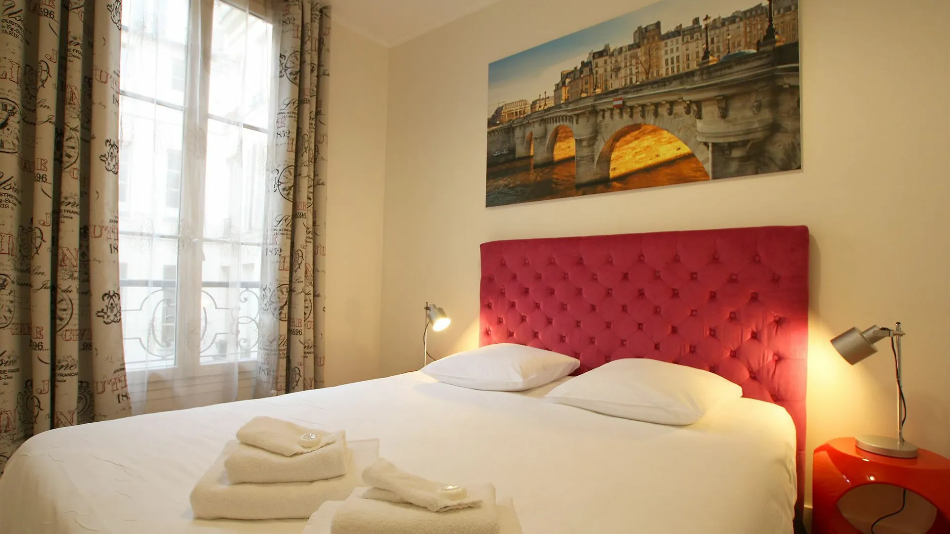 Appartements Paris Centre - At Home Hotel 2*,