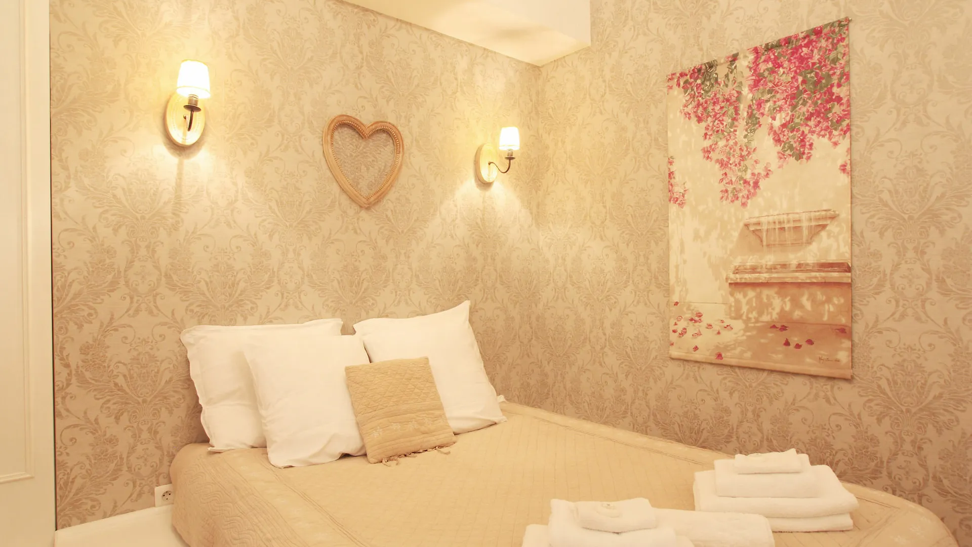 Appartements Paris Centre - At Home Hotel